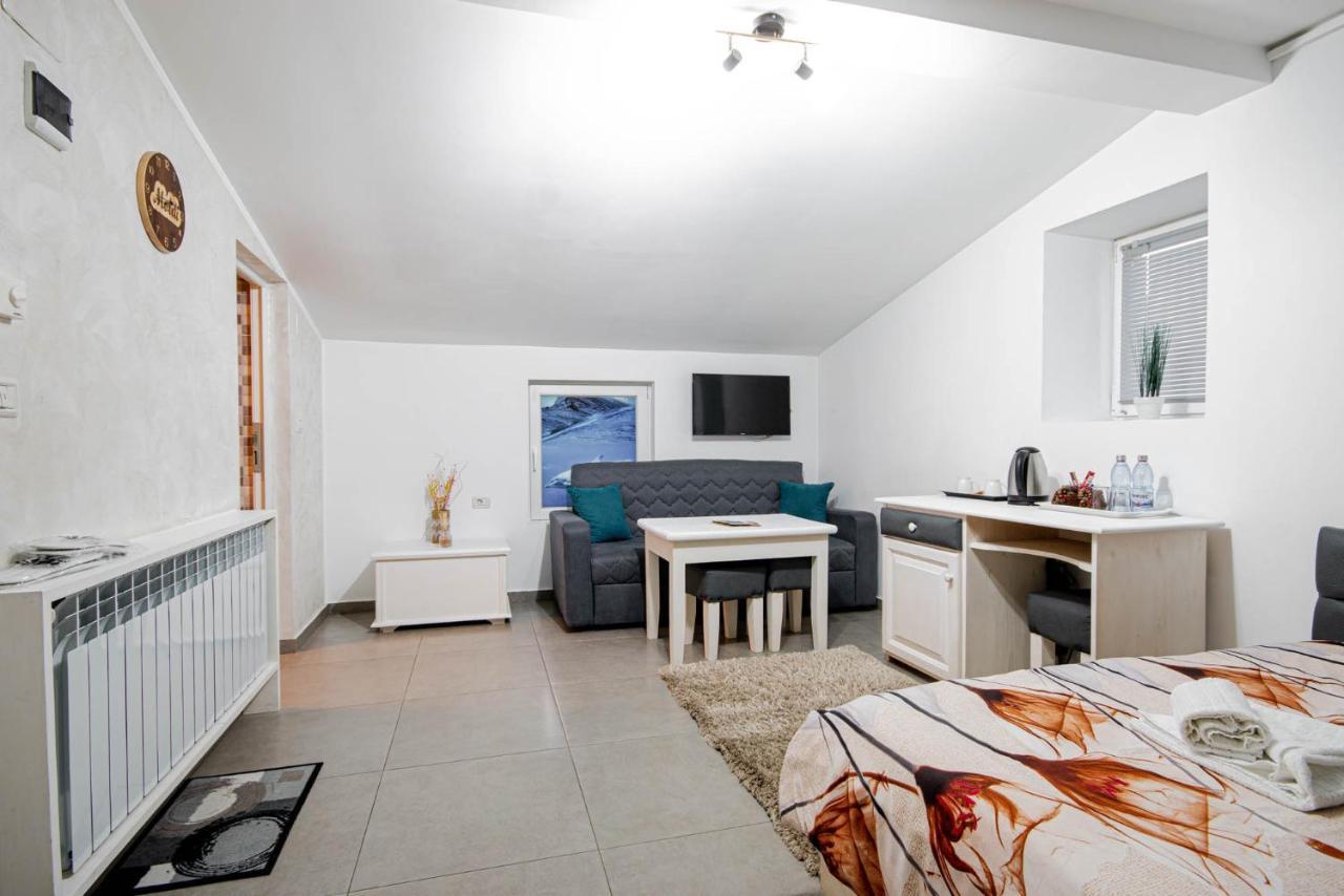 Cazare Moldi - Regim Hotelier Câmpulung Moldovenesc Exteriör bild