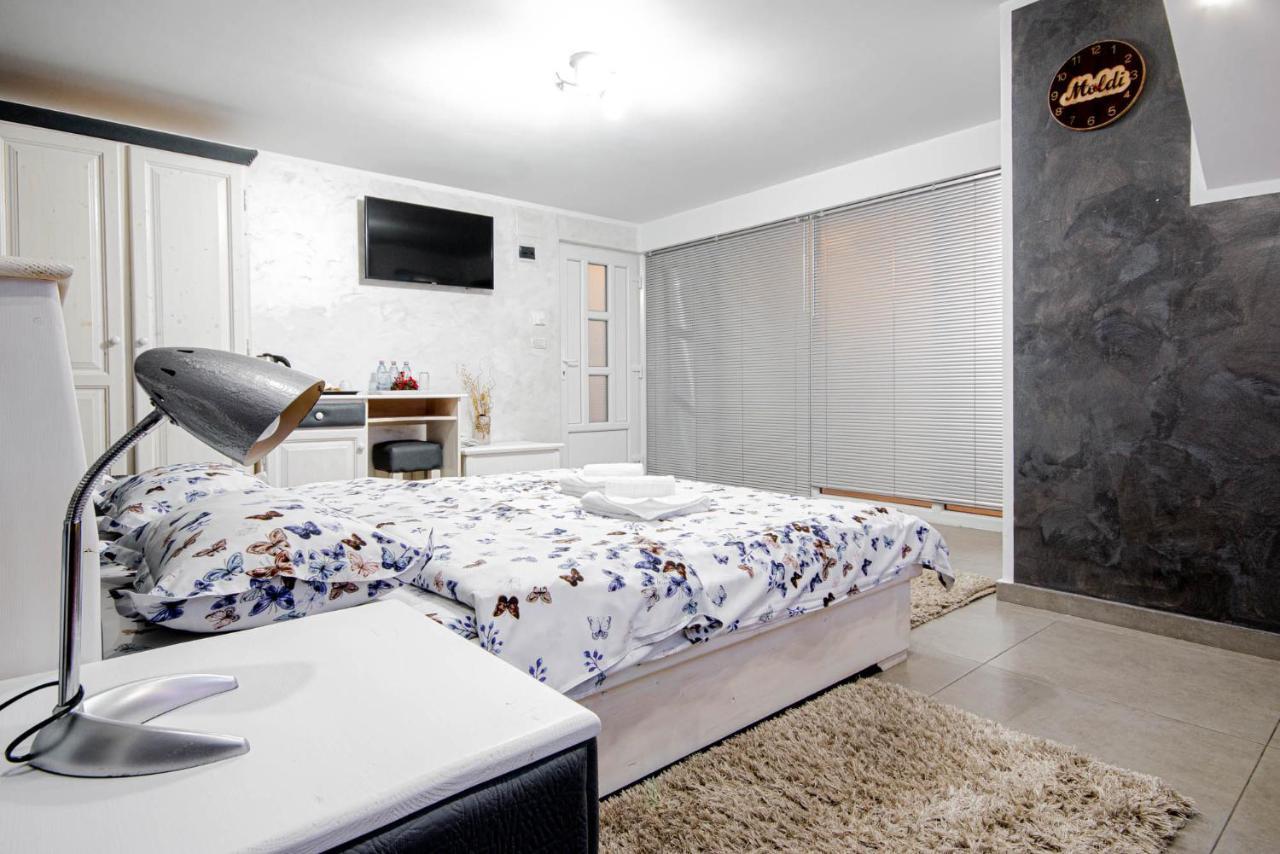 Cazare Moldi - Regim Hotelier Câmpulung Moldovenesc Exteriör bild